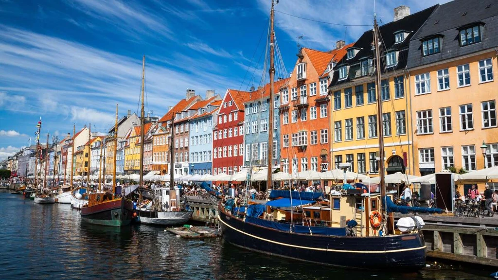 Copenhagen Planks: The Danish Exercise Preventing Athlete Injuries
