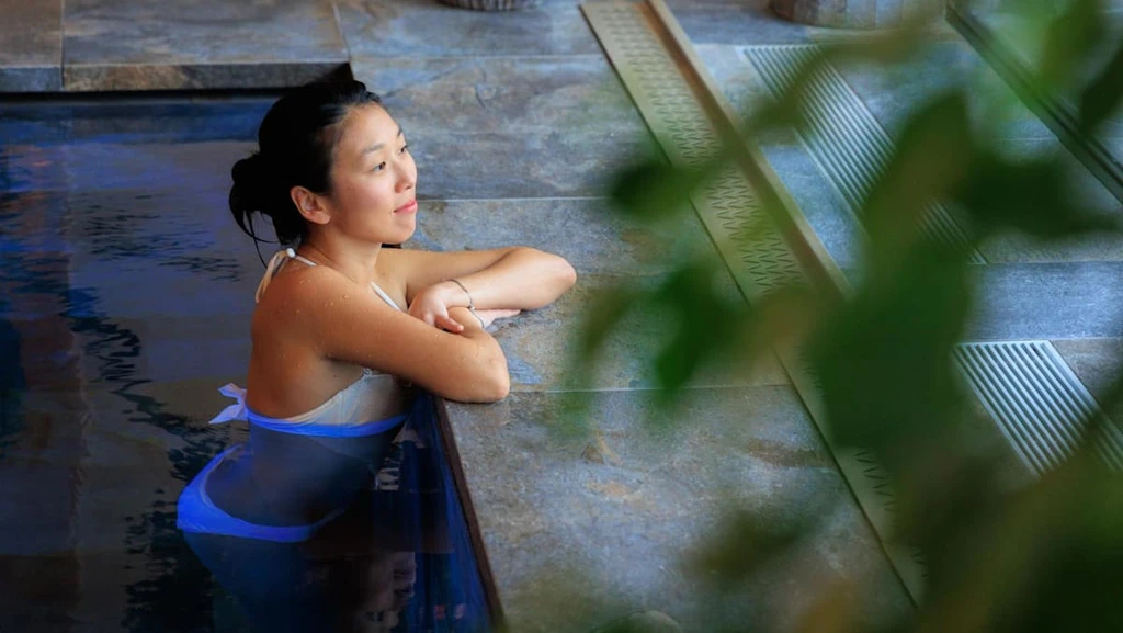 Contrast Bath Therapy: The Science Behind Hot-Cold Wellness Trend
