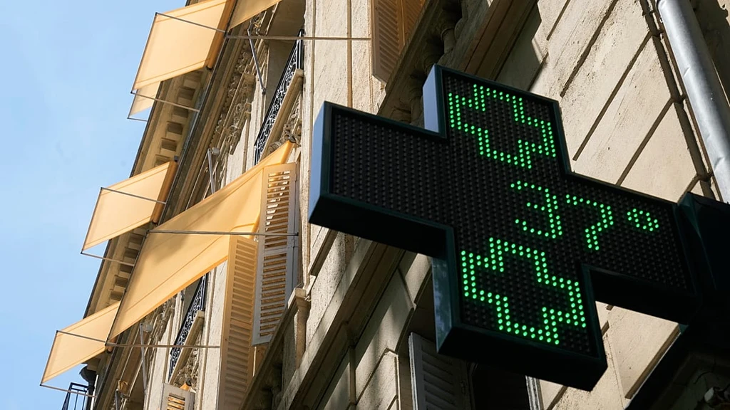 Europe’s Heatwave Disrupts Daily Life: School Closures, Alcohol Bans, and Train Cancellations
