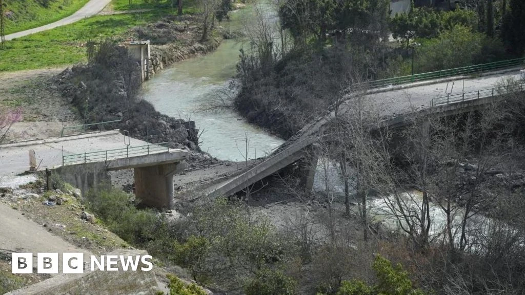 Israeli Strikes Destroy Litani River Bridges, Escalate Beirut Attacks