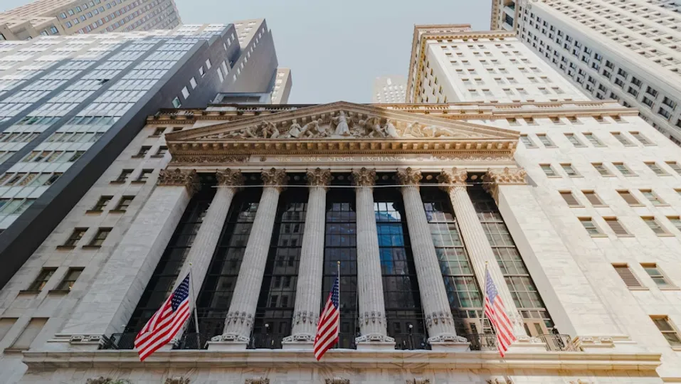 Tech Stocks Tumble: IBM, DoorDash Lead Declines Amid AI and Trade Fears
