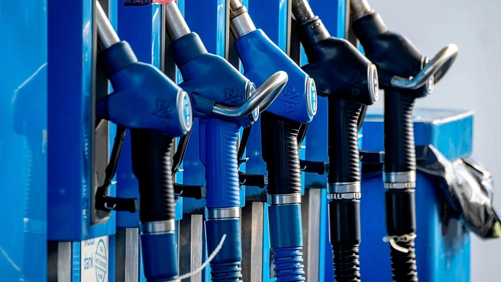 IEA Demands Urgent Oil Demand Cuts Amid Hormuz Crisis