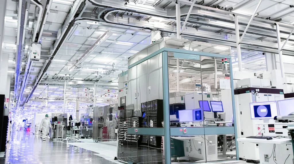 Intel Buys Back Apollo’s Stake in Irish Plant for $14.2B