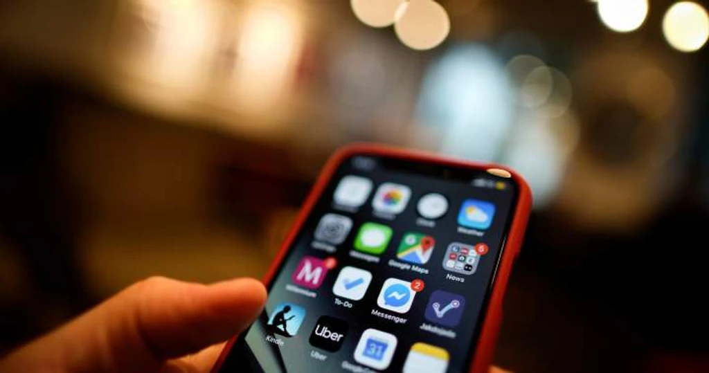 Researchers Link iPhone Rise to Accelerating US Birth Rate Decline