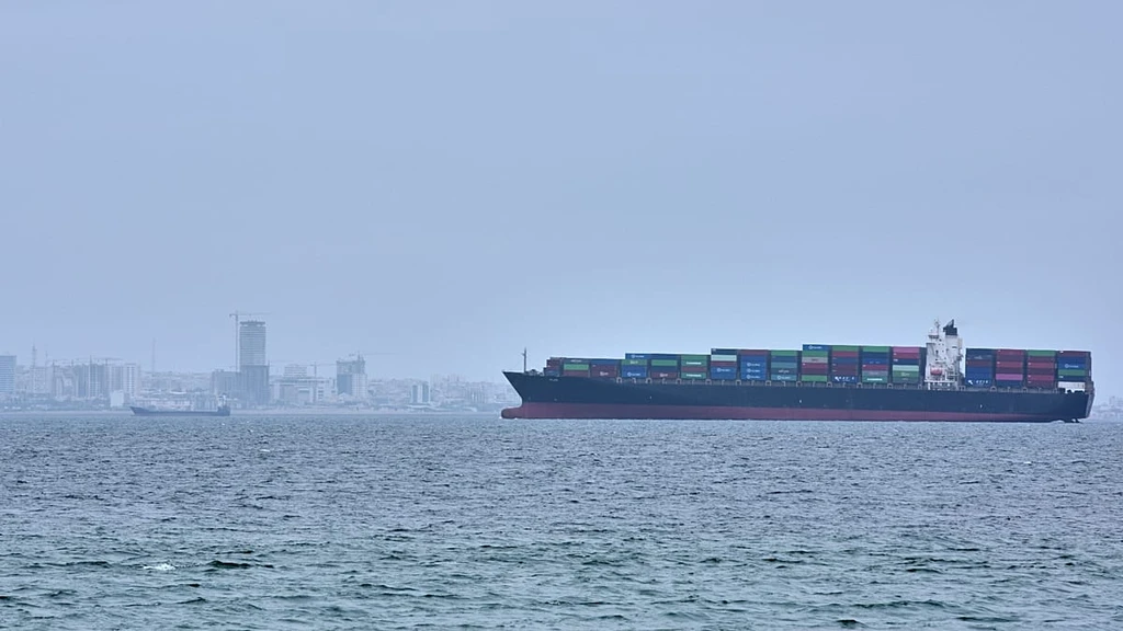 Iran Strait Standoff: Deal 'Far Off' as Crucial Waterway Remains Closed