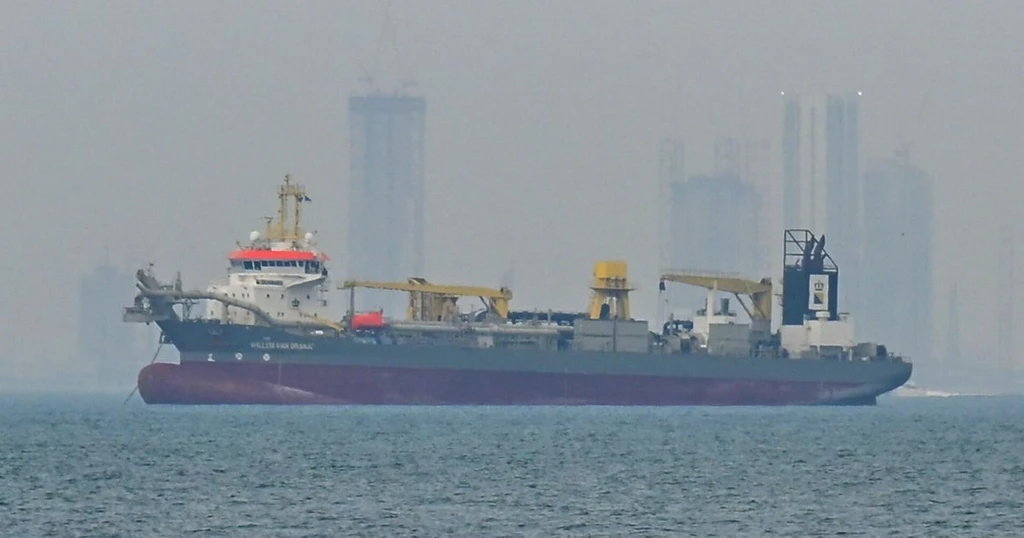 Iran Threatens Strait of Hormuz: U.S. Sources Warn of Mine Deployment
