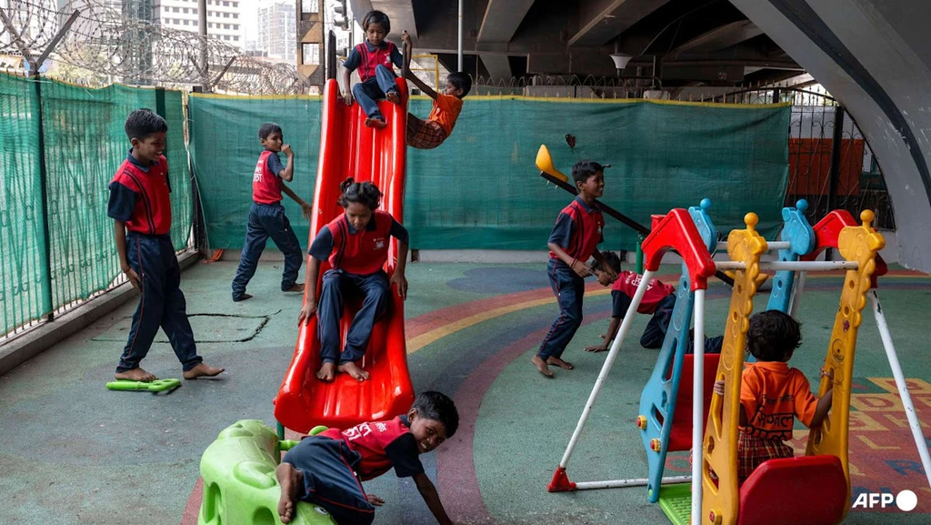 Under a Mumbai Flyover, a School for Street Children Offers a New Path
