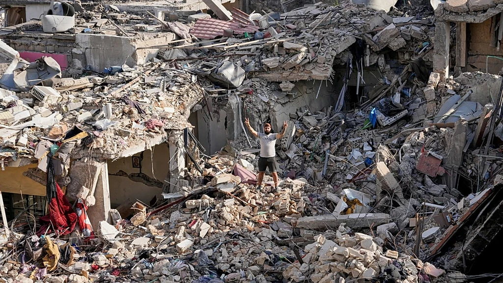 Israeli Strikes Persist in Lebanon Ahead of Critical US-Iran Peace Deal