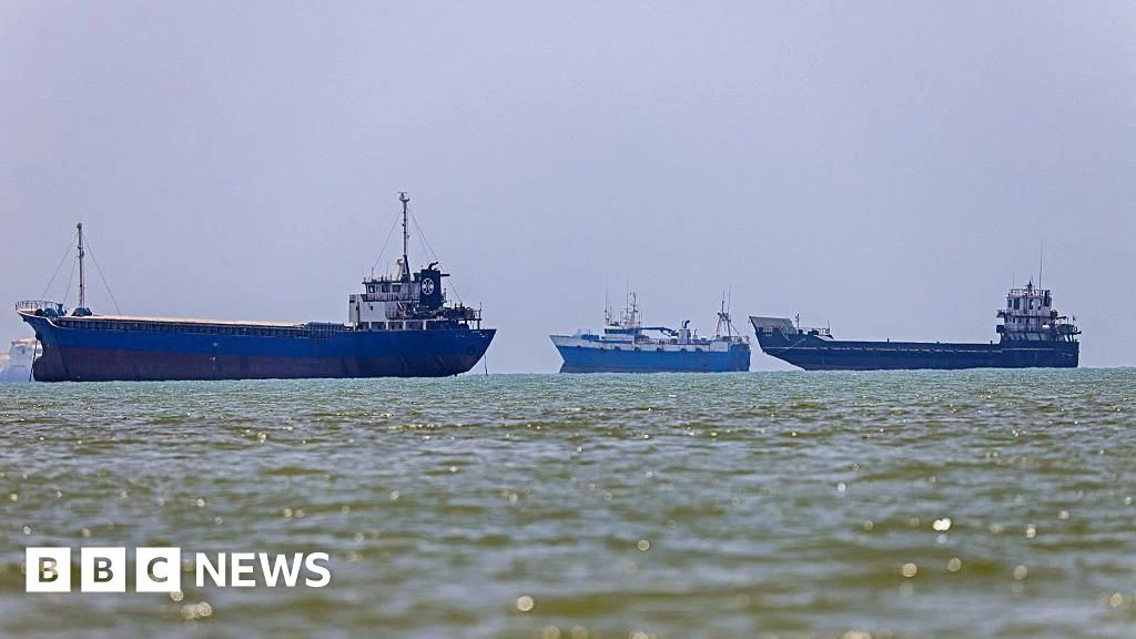 Iran Closes Strait of Hormuz Citing Israeli Ceasefire Violations in Lebanon