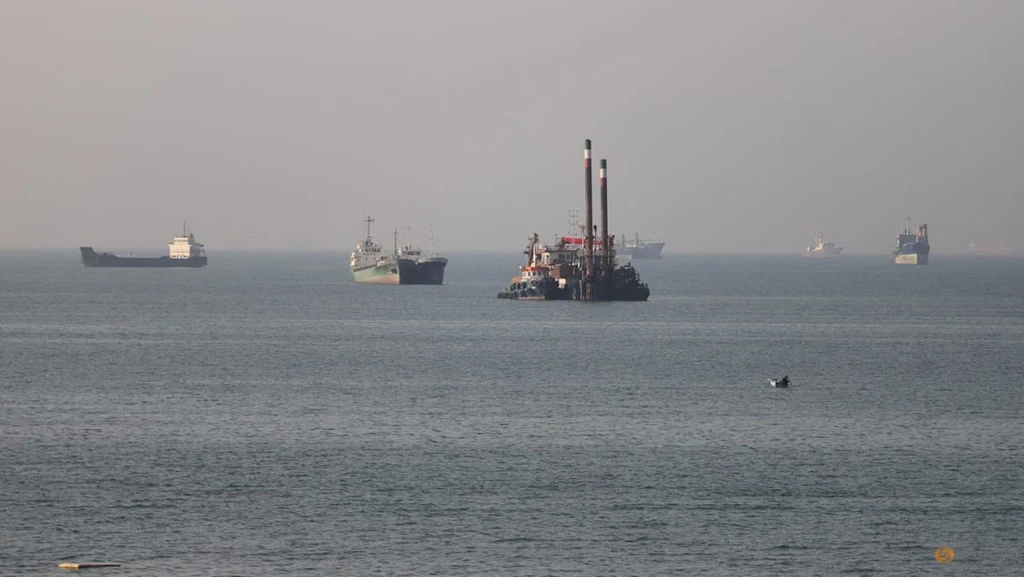 Iran Strikes US Bases in Jordan and Gulf After Hormuz Escalation