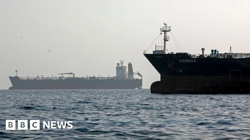 Fresh Air Strikes Between US and Iran Near Strait of Hormuz