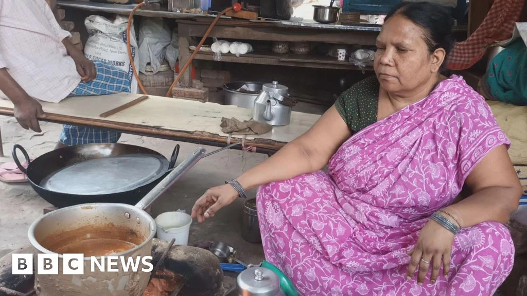 Indian Migrant Workers Flee Cities Amidst Cooking Gas Crisis