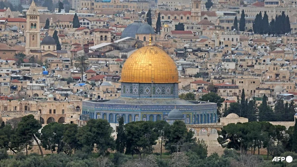 Jerusalem's Holy Sites Reopen After Truce, Bringing Emotional Reunions