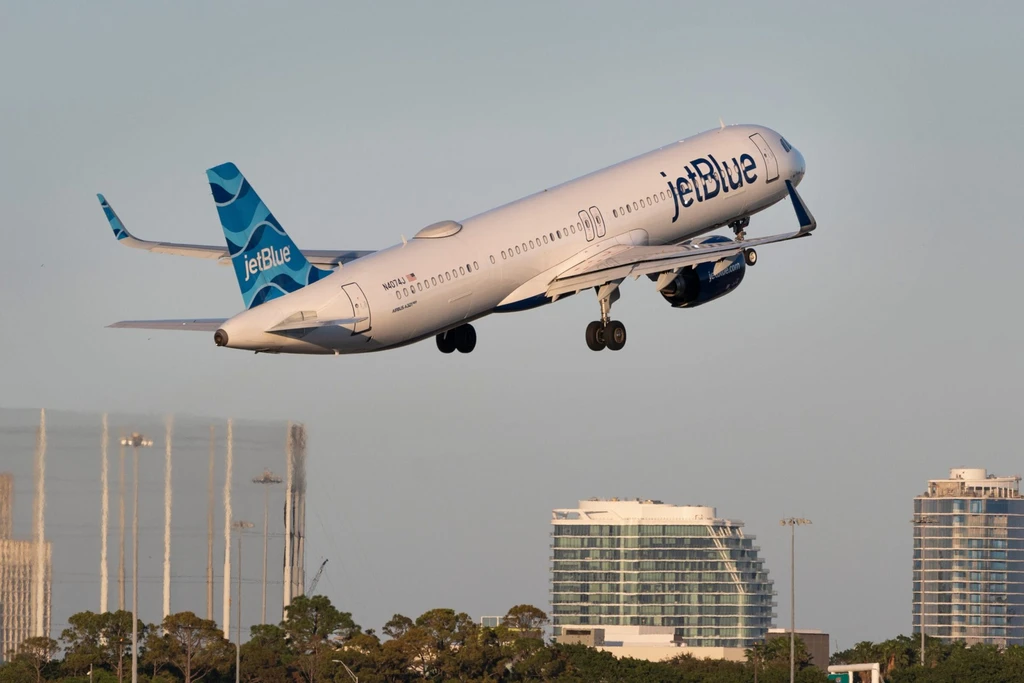 JetBlue Raises Bag Fees Amid Oil Price Surge