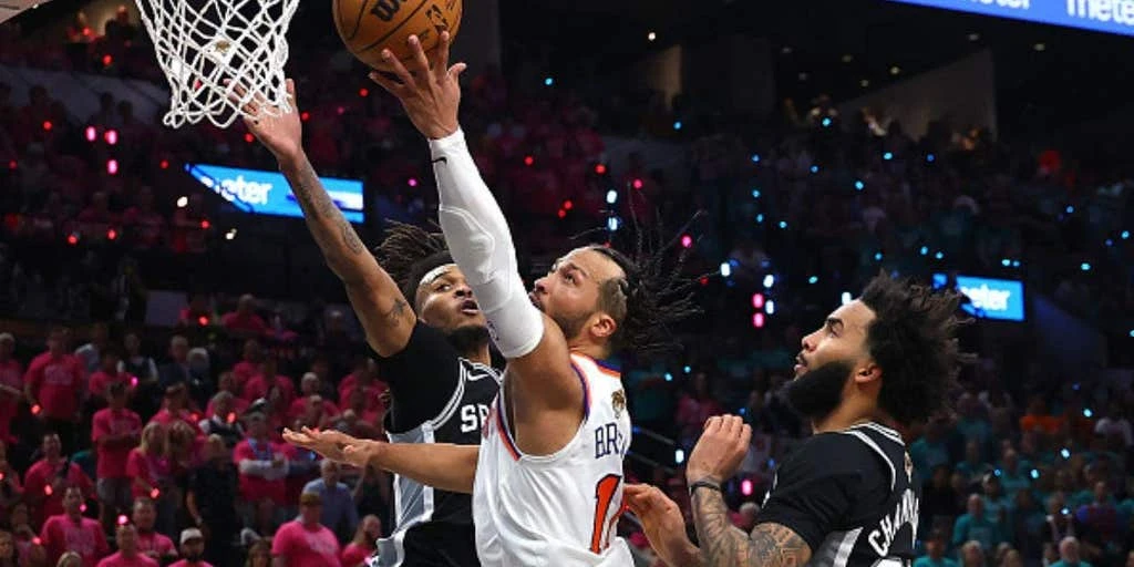 Brunson Overcomes Knee Scare to Lead Knicks to Game 1 Finals Victory Over Spurs