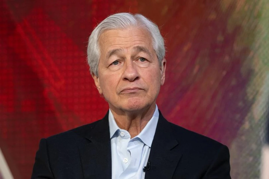 Dimon: Stablecoin Issuers Paying Interest Must Be Regulated as Banks