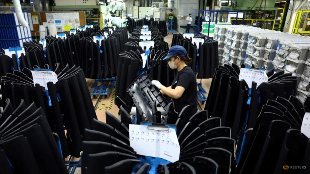 Japan Factory Sentiment Edges Up, Services Slip in May Reuters Poll
