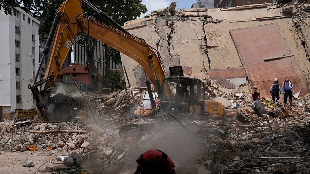 Venezuela Quake Death Toll Reaches 920, Over 50,000 Missing