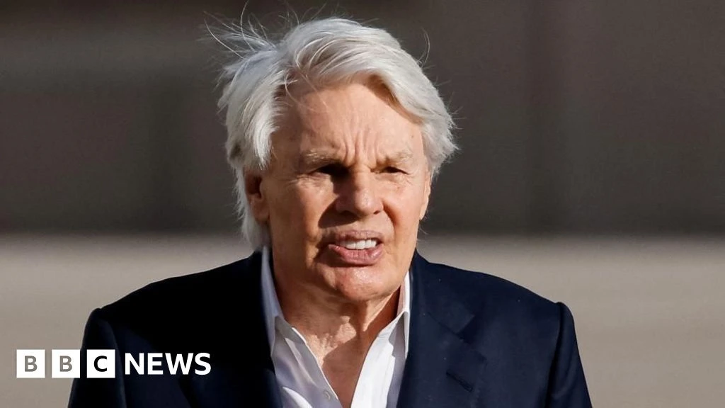 Ex-Abercrombie CEO's mental competency in question as trial nears
