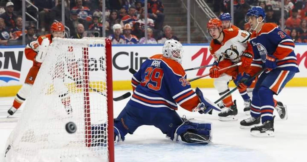 Kapanen's Late Goal Seals Oilers' Playoff Opener Win vs. Ducks