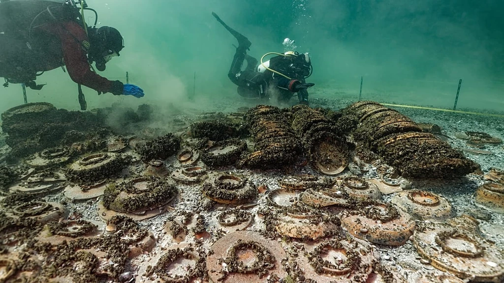 Roman Shipwreck Yields Over 1,000 Artifacts in Swiss Lake