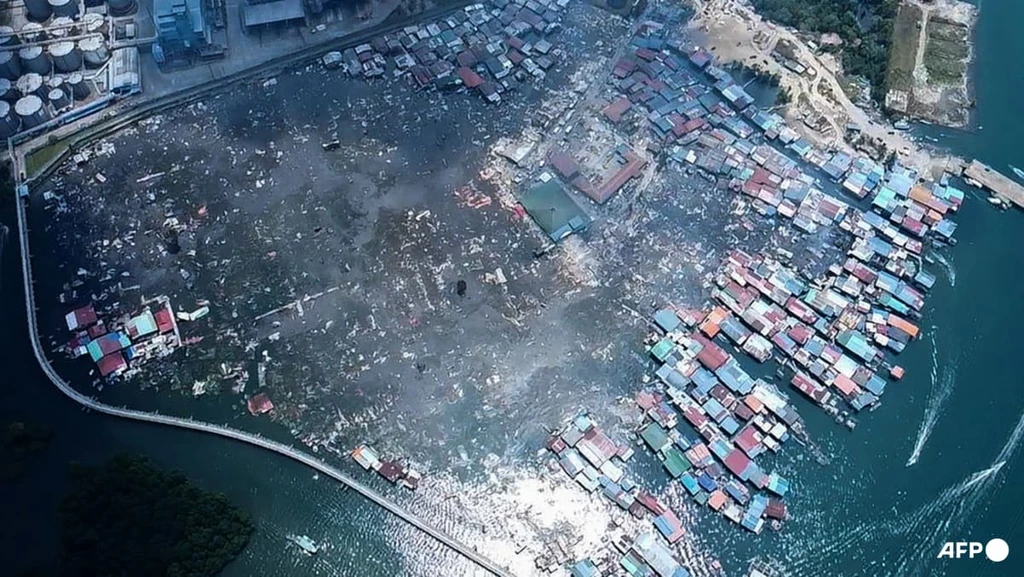Massive Fire Destroys 1,000 Stilt Homes in Malaysia, Thousands Displaced