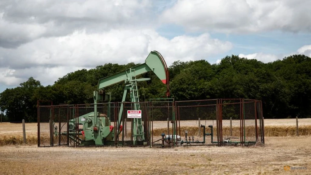 Oil Prices Surge Amid US-Iran Ceasefire Collapse Fears