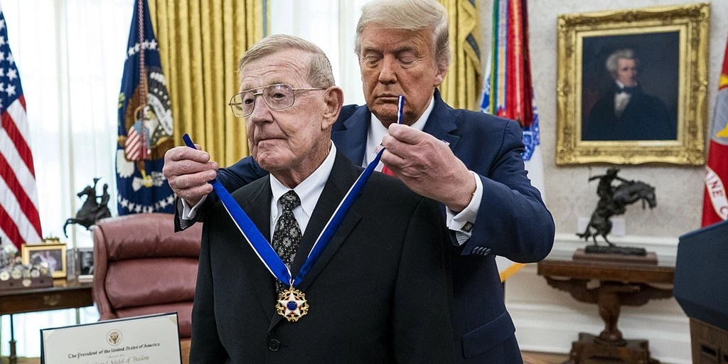 Legendary Coach Lou Holtz Mourned by GOP Leaders
