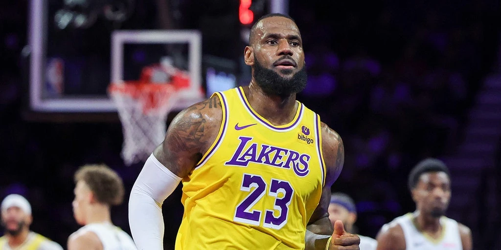 LeBron James in Active Contract Talks with Lakers, Signaling Return for Record Season