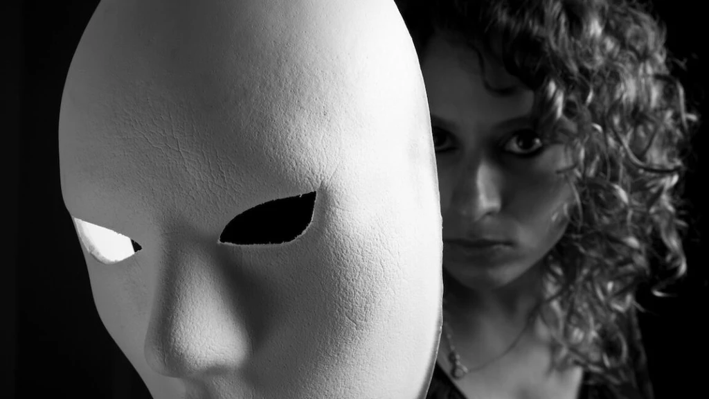 LLMs Unmask Pseudonymous Users With Alarming Accuracy