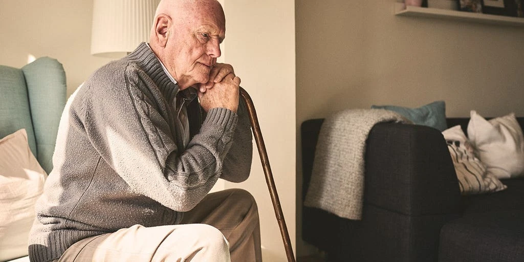 Loneliness Linked to Poorer Initial Memory, Not Faster Decline in Seniors