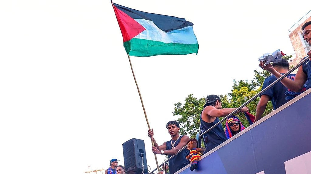 Lamine Yamal Waves Palestinian Flag, Igniting Political Debate in Football