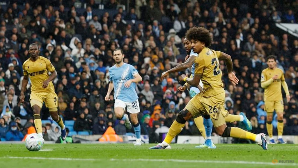 Manchester City Cuts Arsenal's Lead to Two Points with Dominant Win