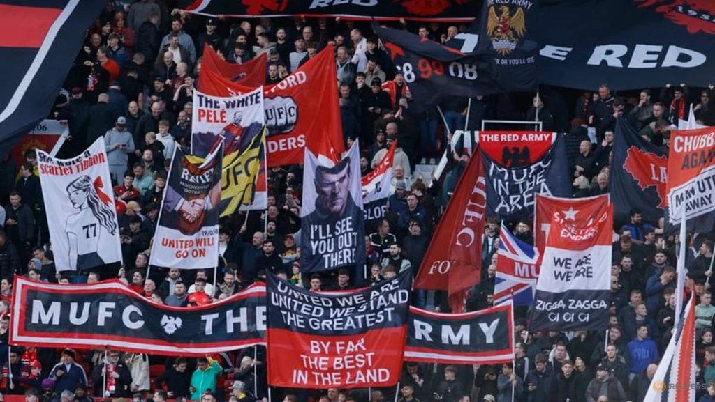 Man Utd Fans Counter Ratcliffe's Immigration Remarks with Player Banner