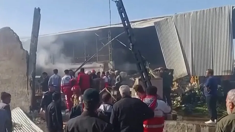 Military Helicopter Crashes into Iranian Market, Four Dead