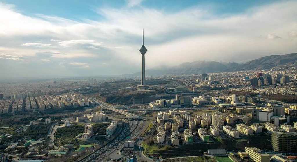 Middle East on Edge: Iran Retaliates Amid Escalating US-Israeli Strikes