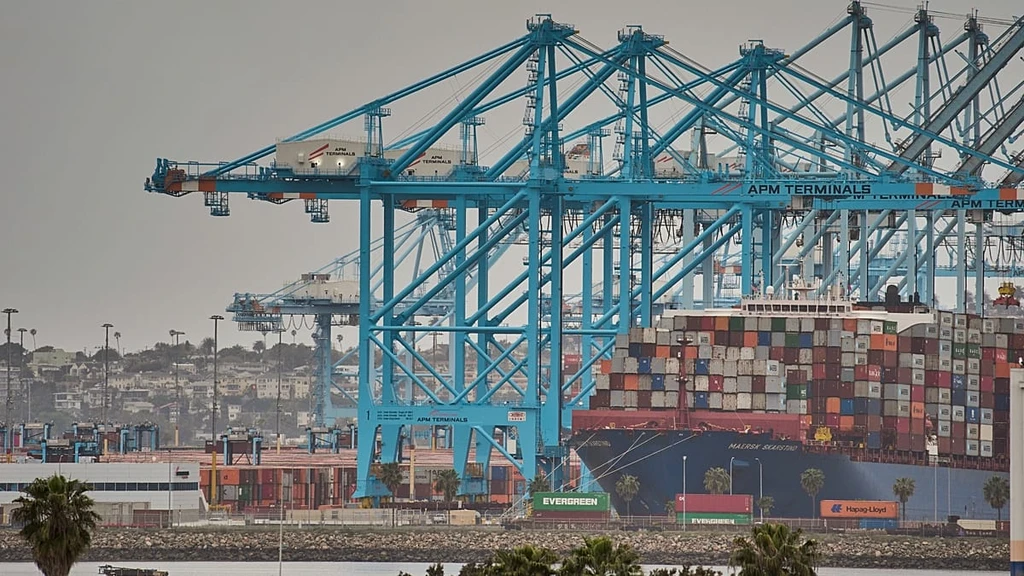 Maersk Profit Plummets 12-Fold Amid Freight Rate Pressure