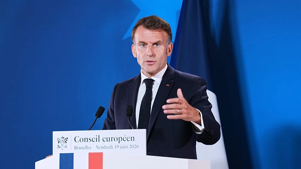 Macron and Sánchez Reject EU Migrant Return Hubs as Ineffective