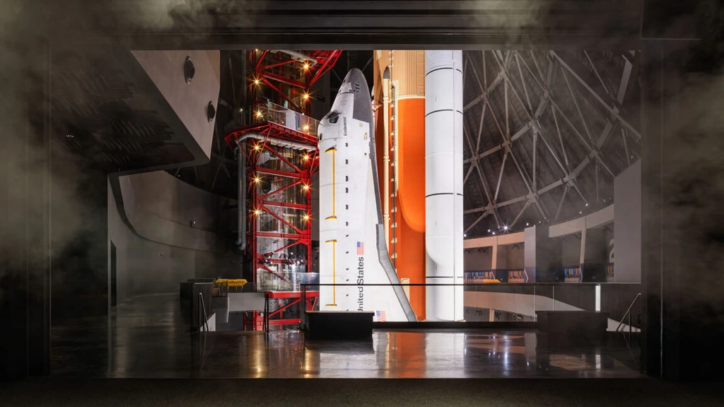 Space Shuttle Endeavour's Towering Display to Open in Los Angeles Nov. 13