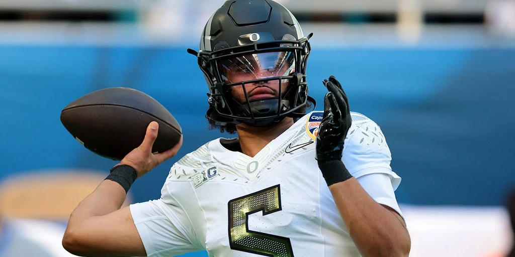 Oregon QB Dante Moore Advocates for Mental Health Access