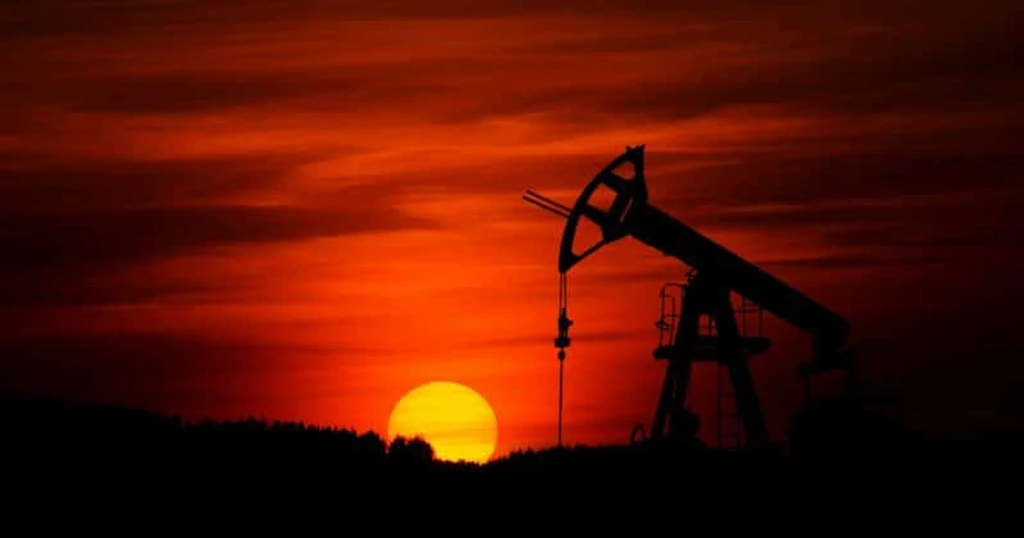 Oil and Gold Surge as Iran Blocks Strait of Hormuz