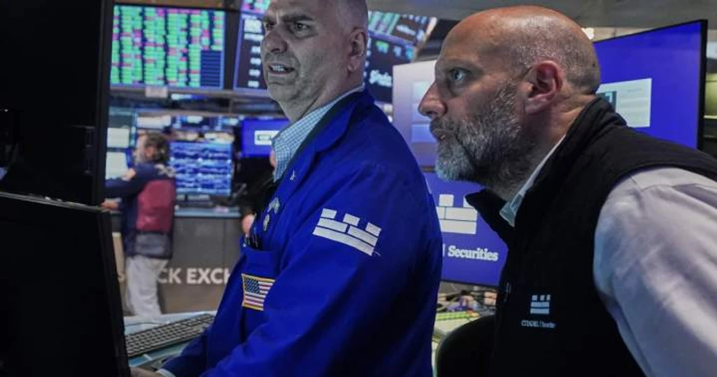 Oil Surges on Iran War, US Stocks Mixed as AI and Earnings Take Focus