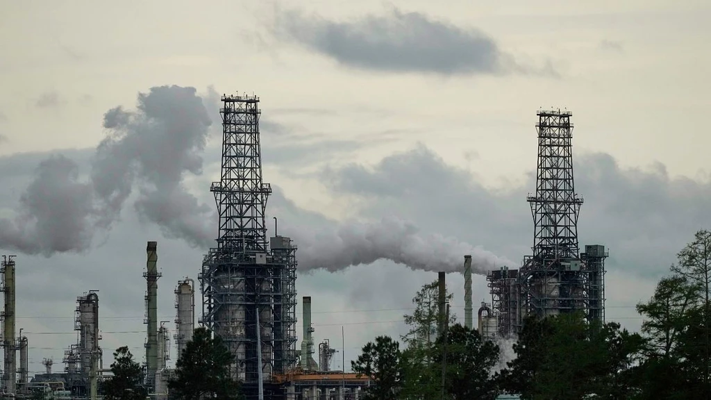 Oil Prices Spike Amid Escalating Iran Conflict and Supply Fears