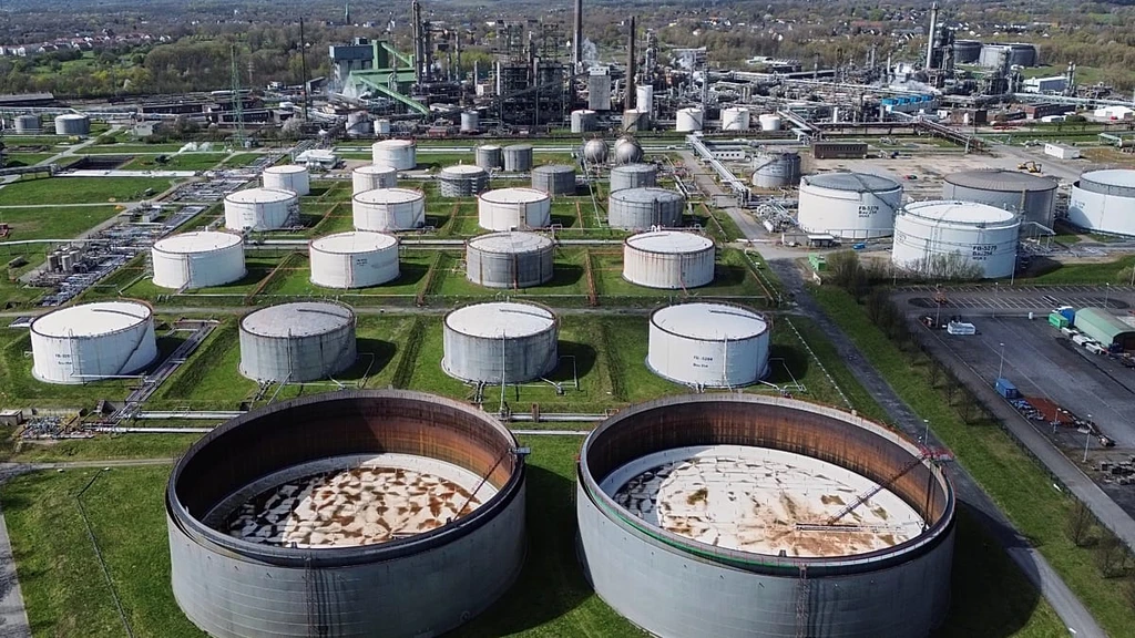 Oil Drops Below $80 as US-Iran Deal Eases Supply Fears