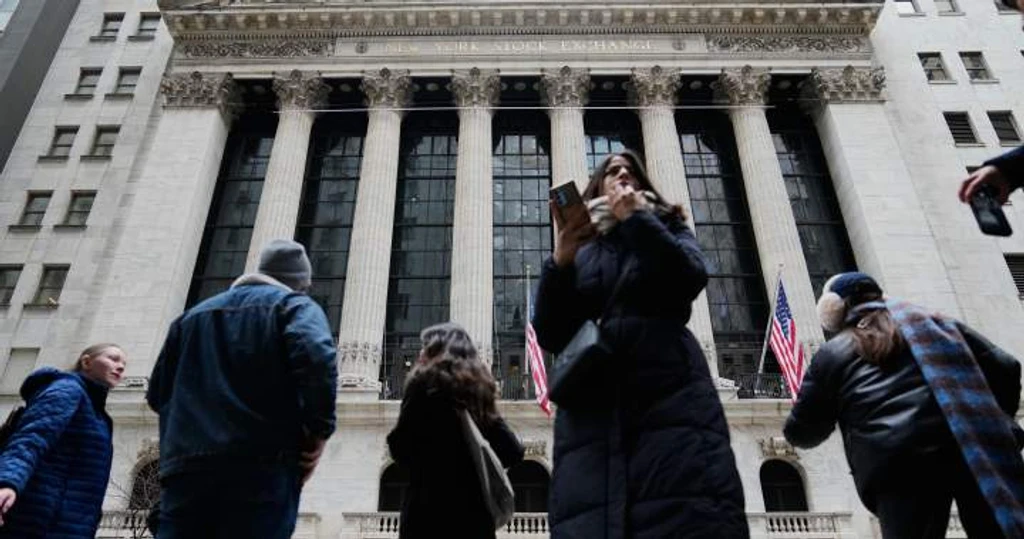 Oil Prices Ease as Traders Hope for Swift End to Iran Conflict