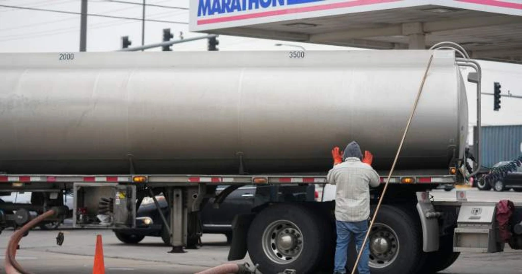 Oil Prices Surge, US Markets Dip Amid Worsening Iran Conflict