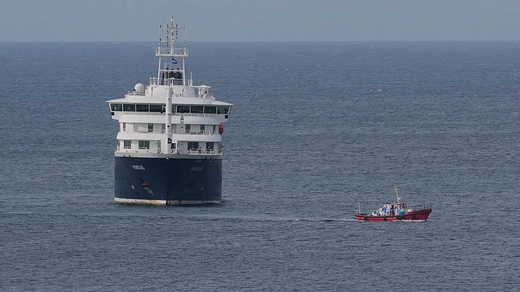 40 Passengers Left Hantavirus-Hit Cruise Ship After First Death