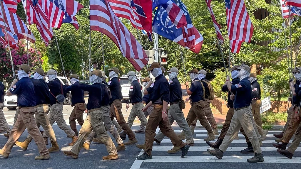 Viral July 4 Image Captures US Racial Tensions in Washington D.C. Metro