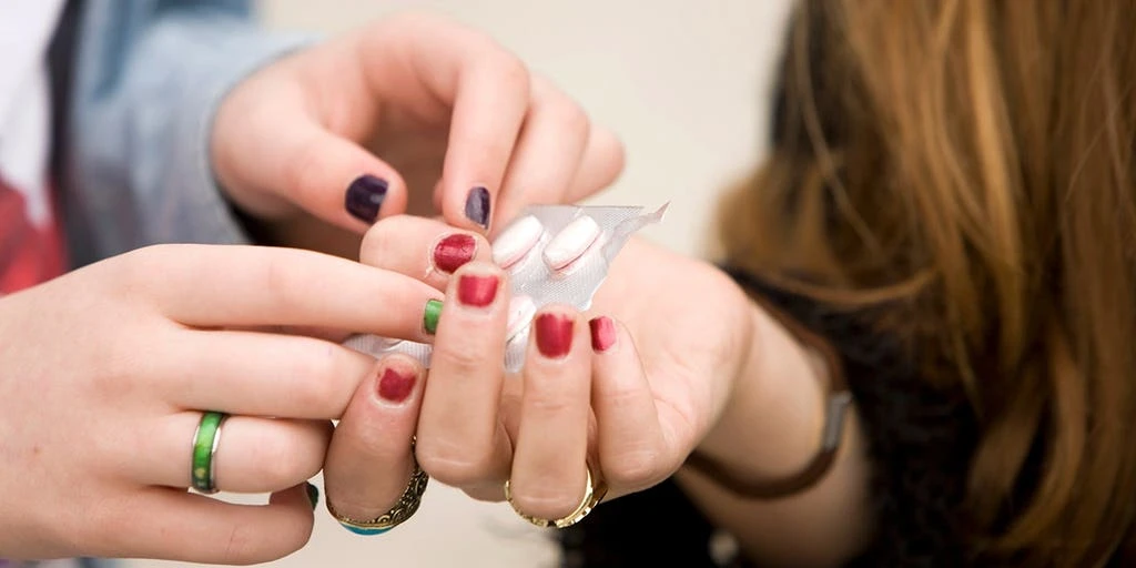Poison Centers Report Surge in Teen Diphenhydramine Abuse Linked to Social Media