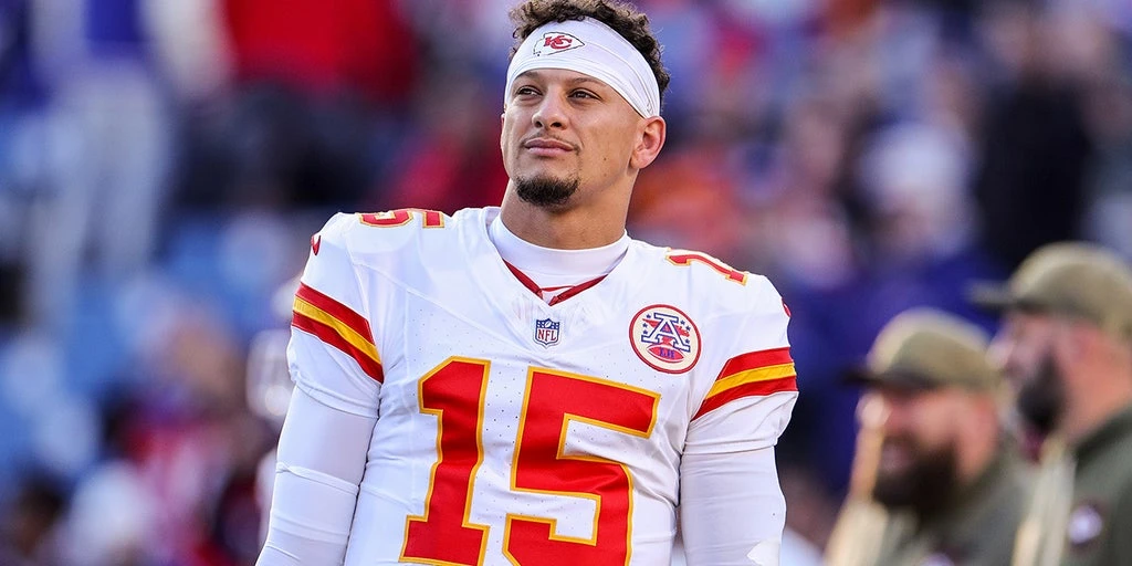 Mahomes Practices with Knee Brace, Eyes Week 1 Return
